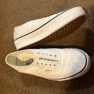 White checkered vans. No shoelaces. brand new size 7.5 in men and 9.0 in women
